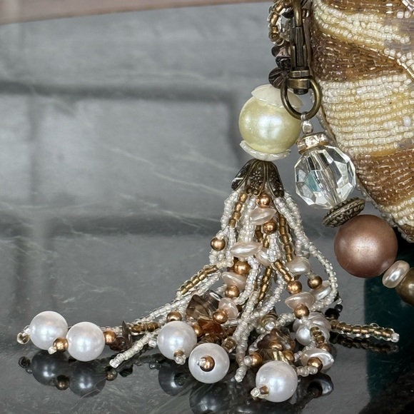Mary Frances Beaded & Pearls Shell-Shaped Clutch - Picture 4 of 9